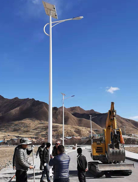 甘南碌曲10米托克逊太阳能路灯项目