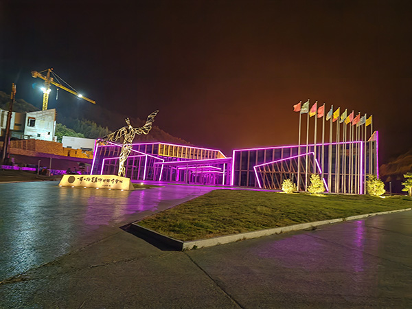 城市亮化是现代城市建设的重要组成部分，它不仅可以美化城市的夜景，还能提升城市的整体形象。随着科技的不断进步，城市亮化也得到了更多的关注和创新。本文将介绍一些关于城市亮化的创意和技术，帮助读者了解托克逊城市亮化的重要性以及如何进行托克逊城市亮化的规划和实施。